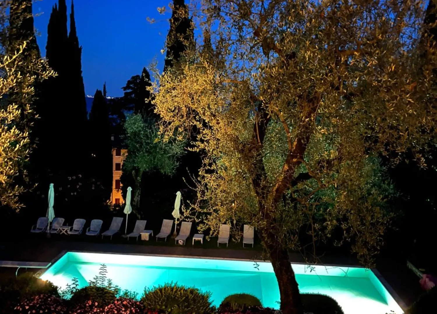 Villa Vibe Luce, Beautiful Period Villa With Private Pool And Lake View Gardone Riviera