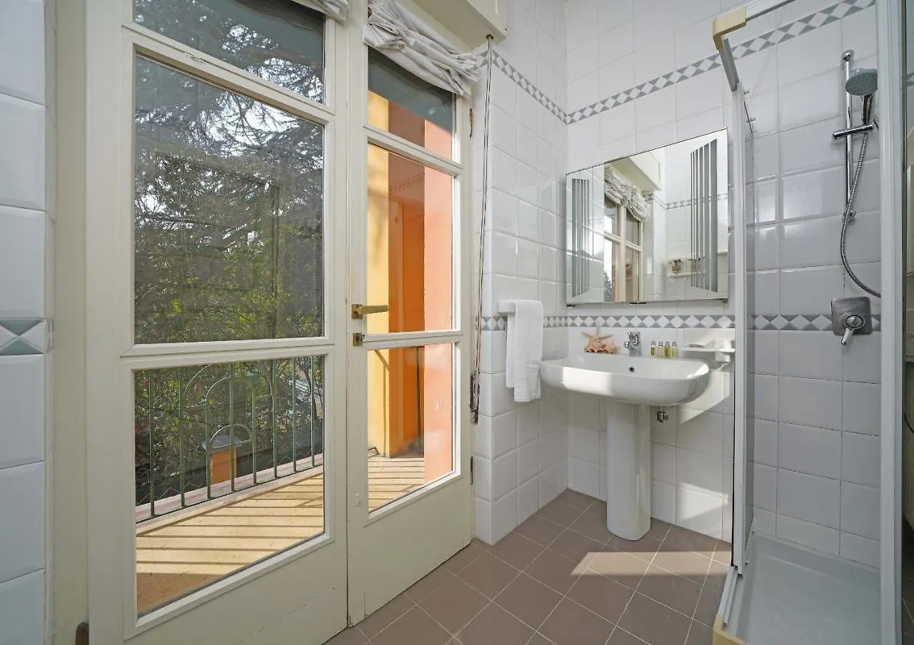Villa Vibe Luce, Beautiful Period Villa With Private Pool And Lake View Gardone Riviera