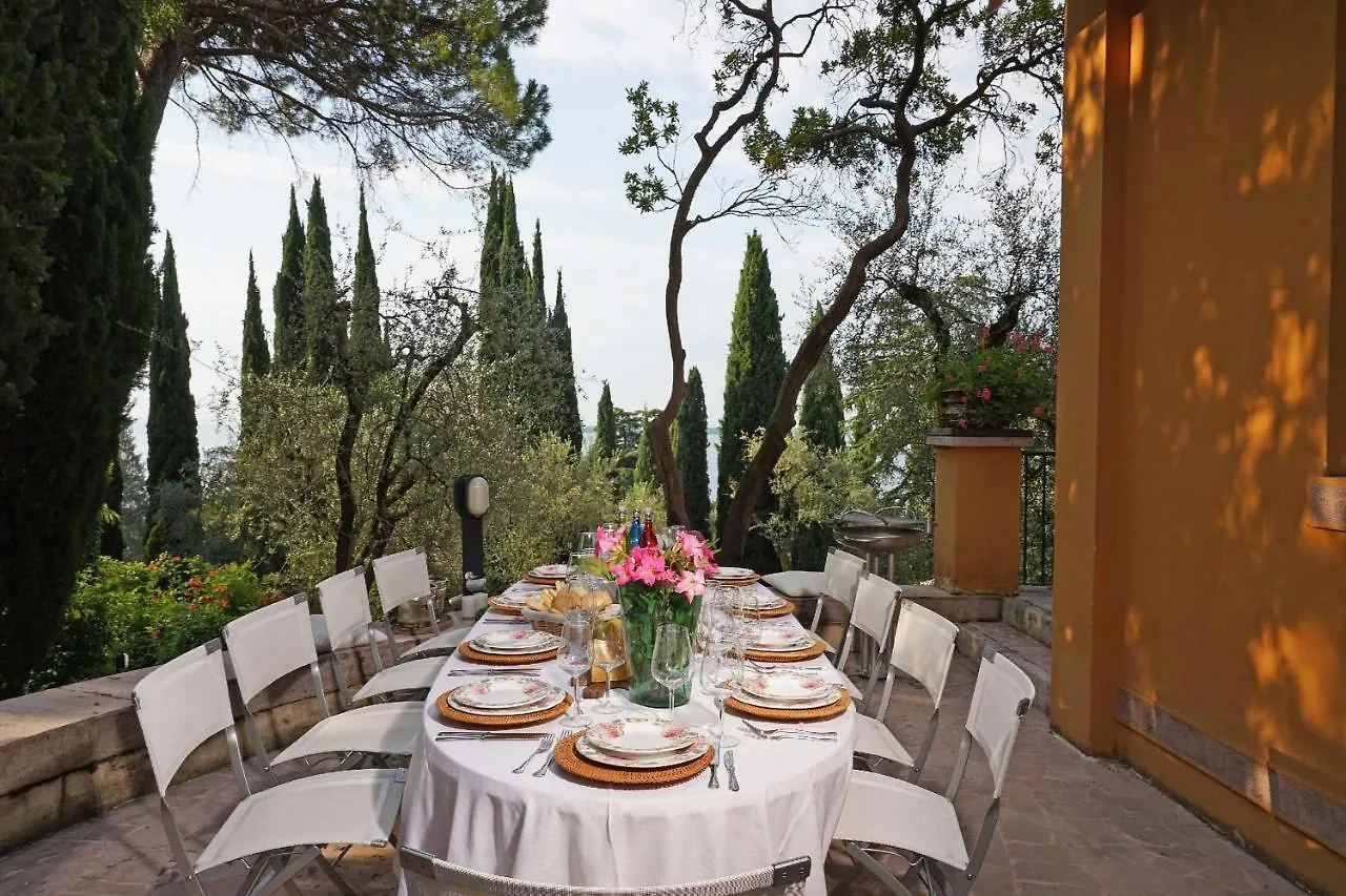 Villa Vibe Luce, Beautiful Period Villa With Private Pool And Lake View Gardone Riviera