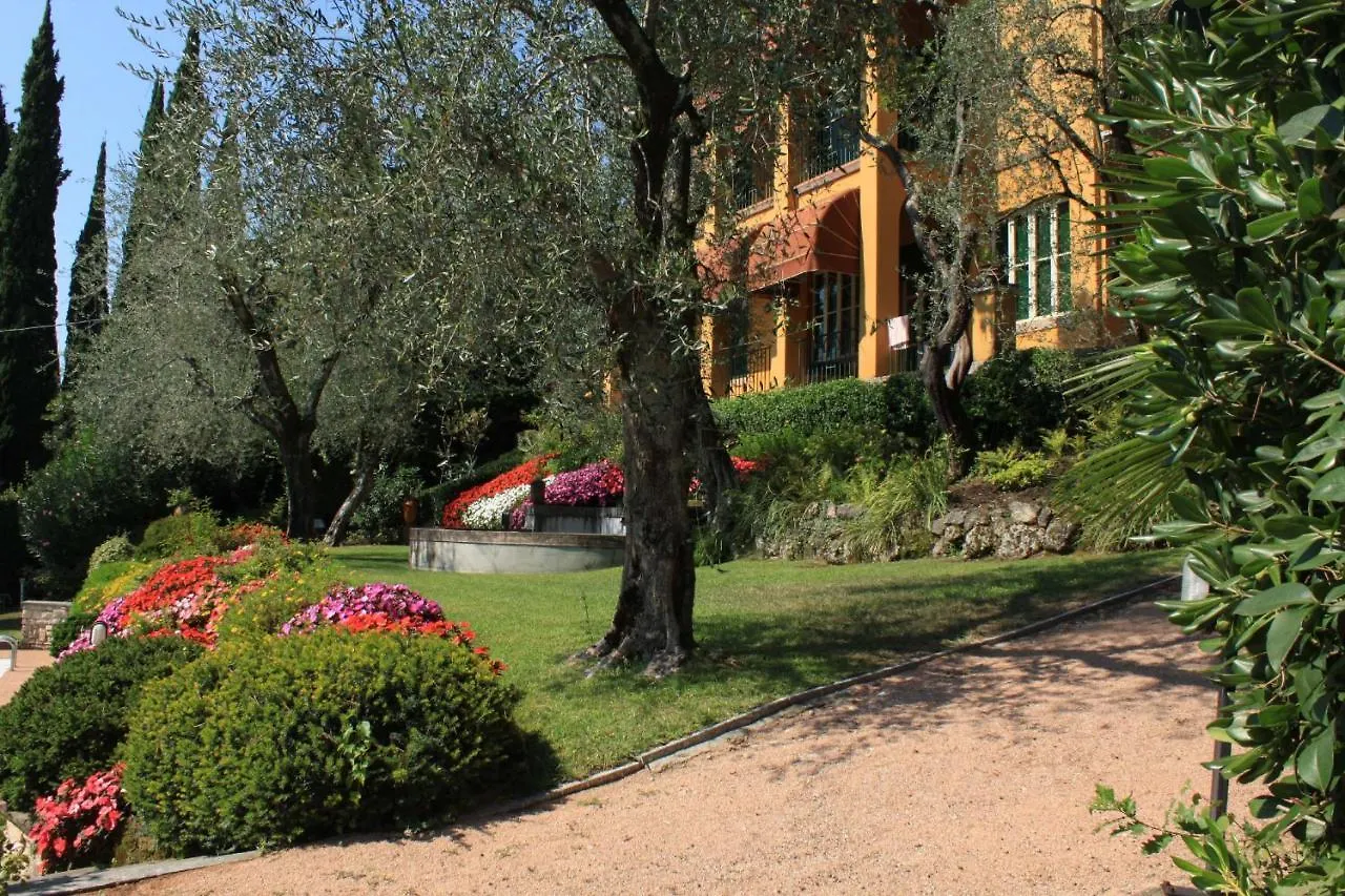Villa Vibe Luce, Beautiful Period Villa With Private Pool And Lake View Gardone Riviera Włochy