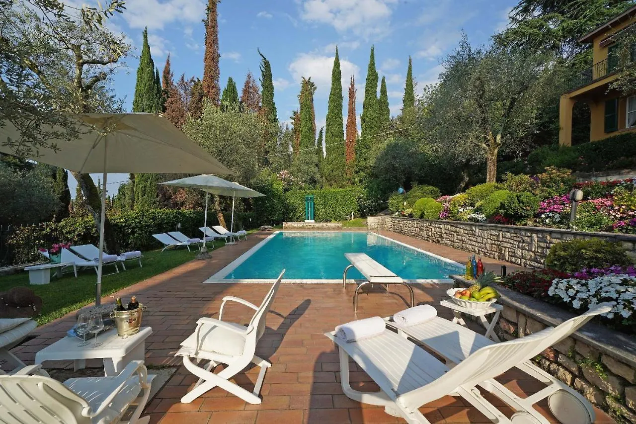 Villa Vibe Luce, Beautiful Period Villa With Private Pool And Lake View Gardone Riviera