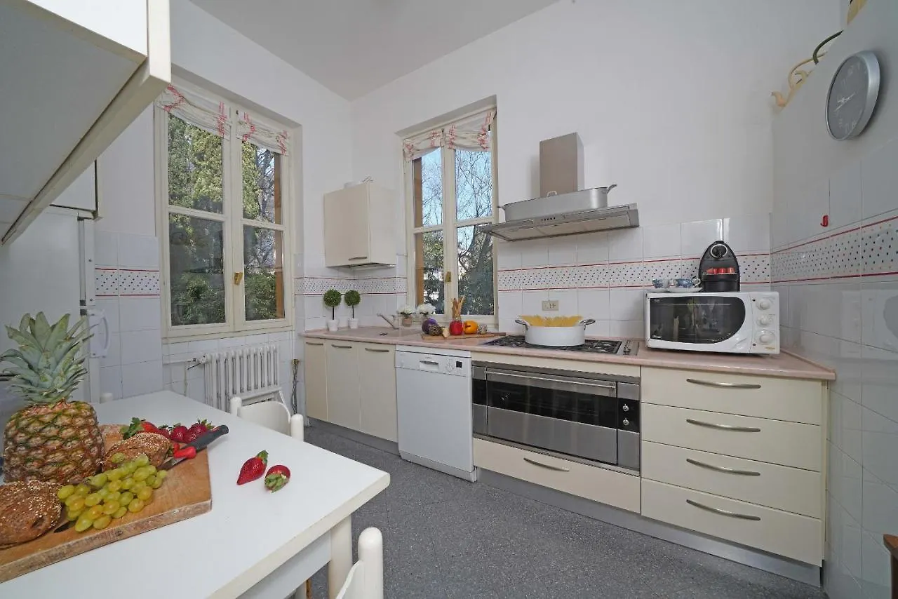 Villa Vibe Luce, Beautiful Period Villa With Private Pool And Lake View Gardone Riviera 0*,